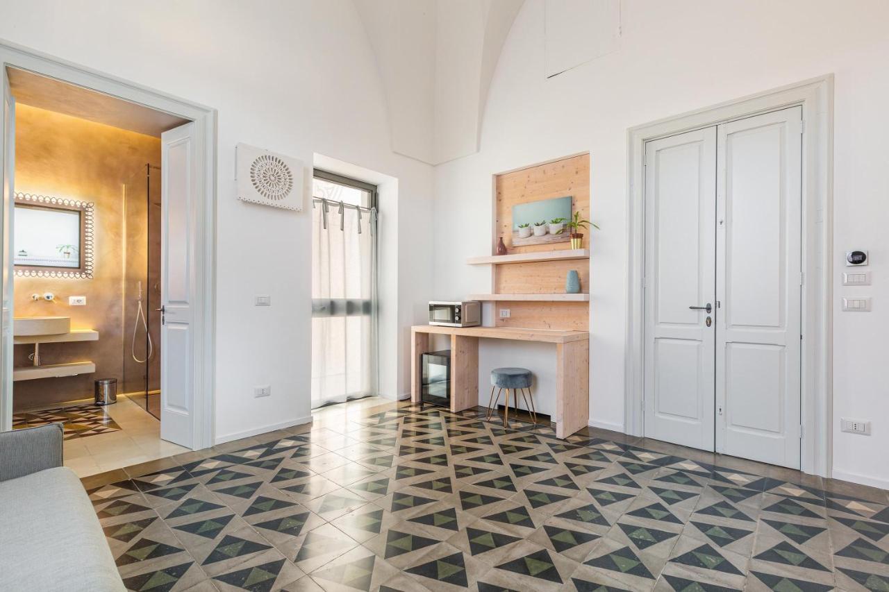 B&B Palazzo Flora Collepasso Exterior photo